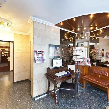 Primus Frankfurt Sachsenhausen פרנקפורט